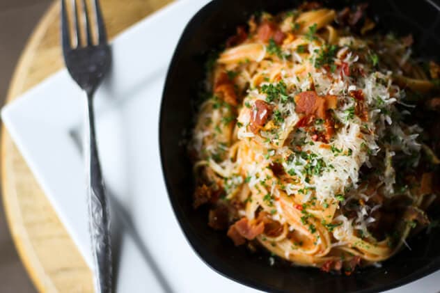 Creamy Tomato and Bacon Linguine {Foodie with Family}