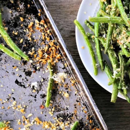 Garlic Parmesan Green Beans: Simple roasted green beans irresistibly coated in crispy garlic, parmesan breadcrumbs.