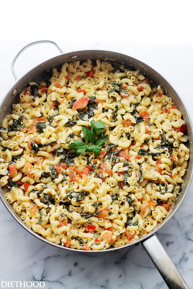 One Pot Spinach Feta Mac N' Cheese {Diethood}