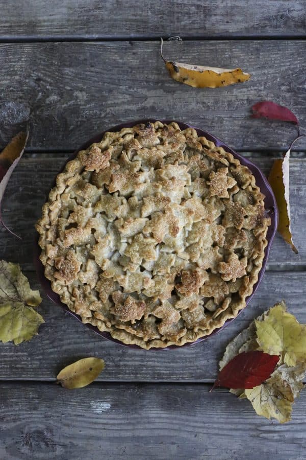 Maple Chai Apple Pie: Creamy, rich, chai spiced apple pie.