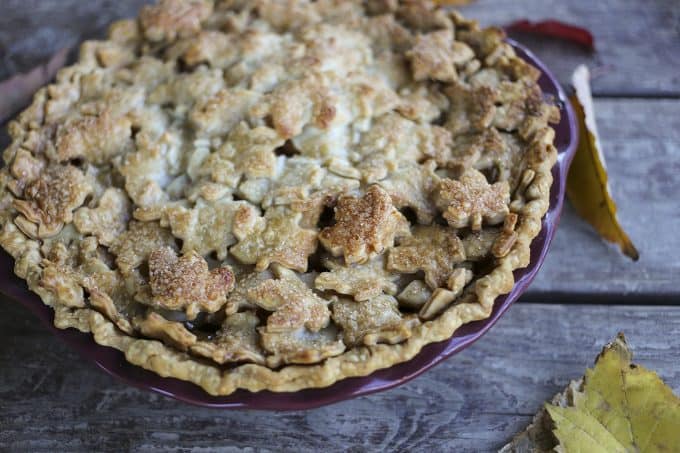 Maple Chai Apple Pie: Creamy, rich, chai spiced apple pie.