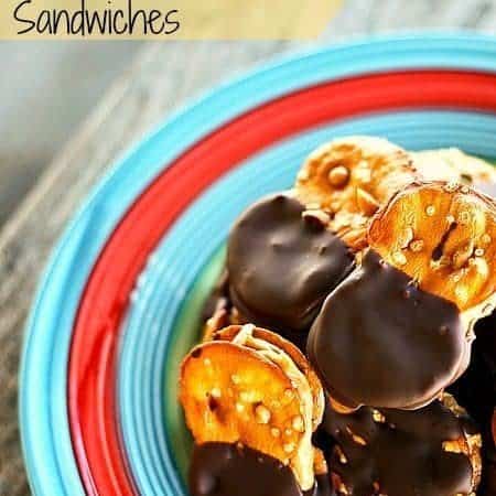 Chocolate Covered Peanut Butter Pretzel Sandwiches #PeanutButter #Chocolate #Pretzels foodiewithfamily.com