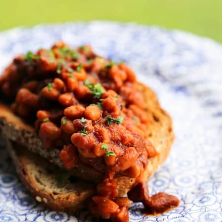 Maple and coffee flavoured Slow-Cooker Breakfast Baked Beans full of Canadian Bacon and breakfast sausage from foodiewithfamily.com