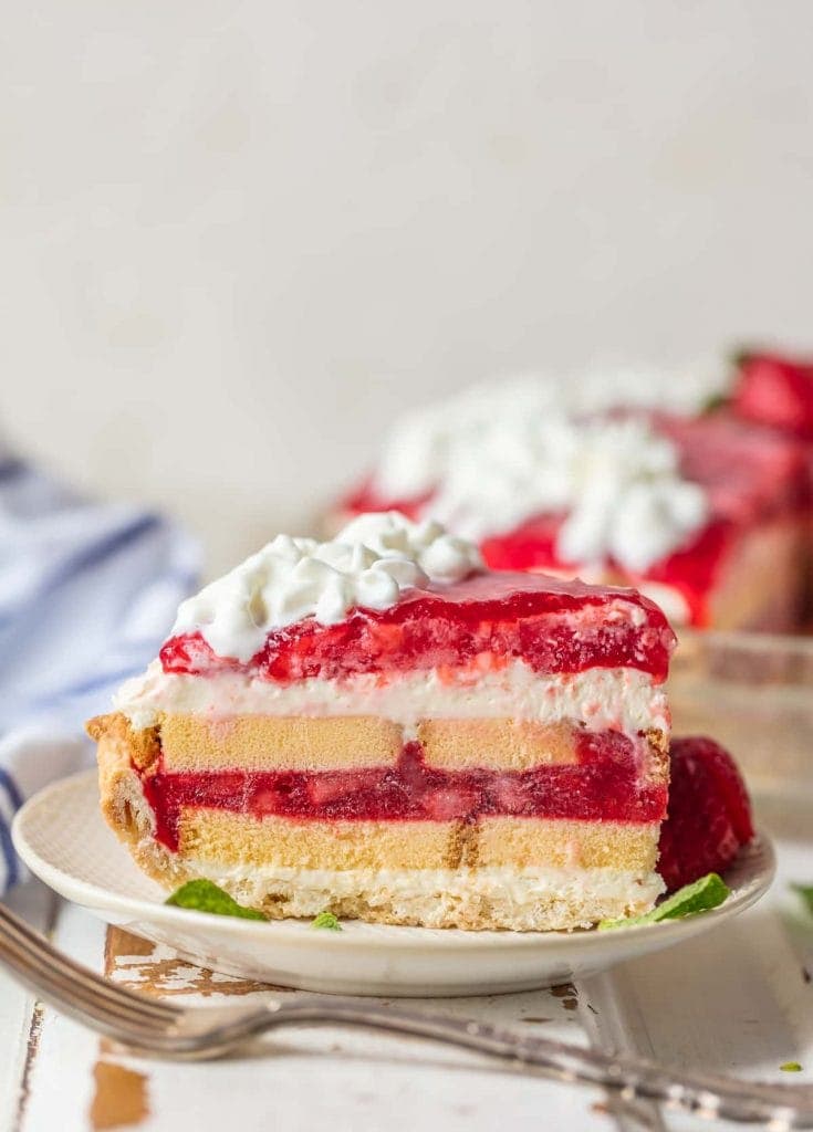 Strawberry Shortcake Pie {The Cookie Rookie}